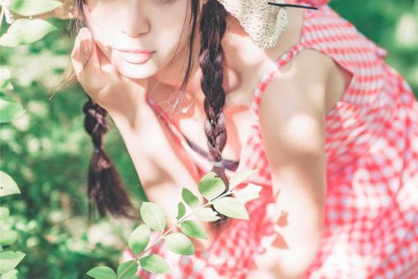 刘梦莹八字分析及桃花运势解读