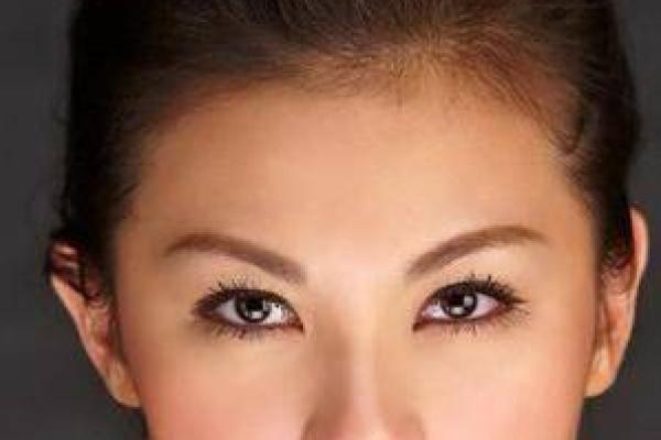 八字眉女人是穷相吗？财运如何